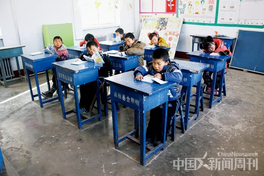 农村中小学布局调整10年调查:学生心灵饥渴(图)