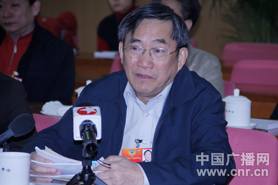 政协委员葛剑雄:校车问题实质是法律贯彻不彻底