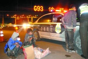 3名初中生逃学步行约百公里打工捡瓶子凑路费