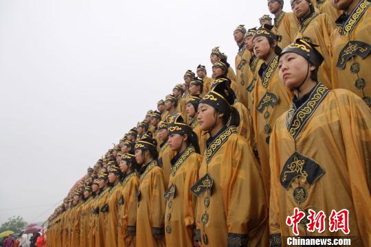 河南卫辉回应学生停课淋雨祭比干:属社会实践