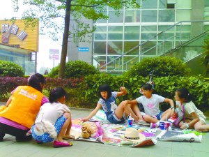 小学生社会实践遇尴尬摆摊一天城管劝导五次