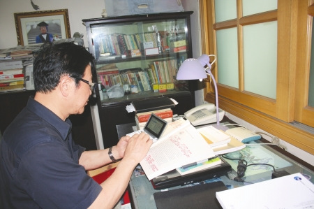 68岁退休教授考博三载屡败屡战异地租房上补习班