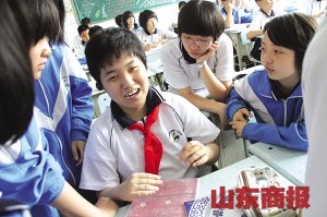 脑瘫女写万字小说校领导要求读其作品当作业