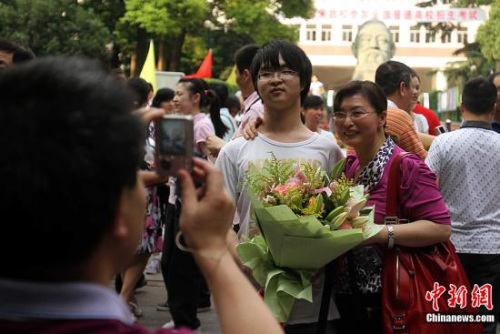 2012年全国高考落幕各地将掀“志愿大战”(图)
