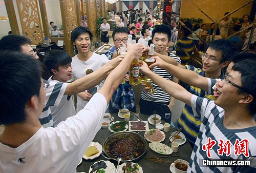 2012年全国高考落幕各地将掀“志愿大战”(2)