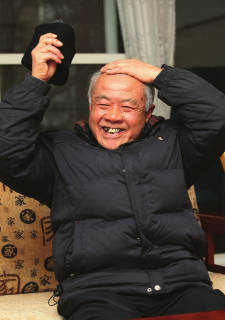 退休教师捐毕生积蓄设基金资助22名贫困生上大学