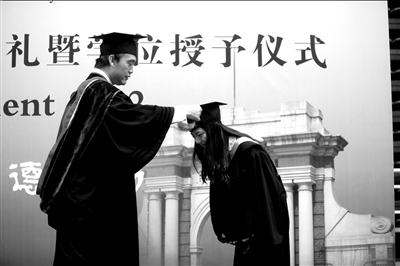清华校长毕业讲话舌尖体蒋方舟谢清华矫正思想