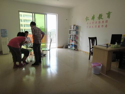 无证补习班藏身居民楼负责人称教育局有人(图)
