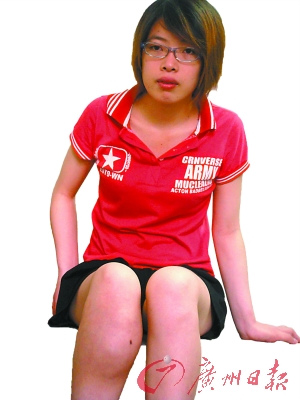 女生为救父退学打工突患肿瘤弟弟又退学