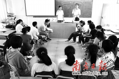 哈佛女孩休学返乡建公益团队为外来工子女培训