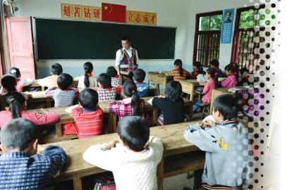 乡村教师执教34年患癌离世儿子接棒坚守讲台(图)