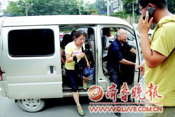 女孩两次献血手术却遇血荒亲属同学捐血相助(图)