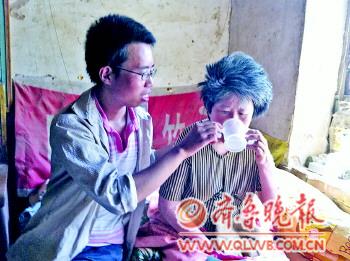 高中生辍学尽孝不弃求学梦在家自学考入高校(图)