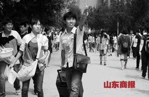 清华图书馆保安自学考入高校校内自办读书社团