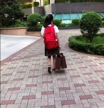 教师节掀送礼大战小学提两Gucci包送老师(图)