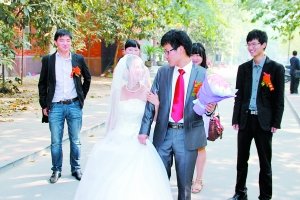 郑大研究生校园宿舍里出嫁高校称合法不限制