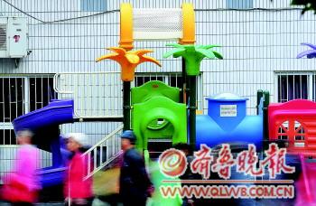 虐童事件频发曝幼教师资现状:活多钱少无人愿当