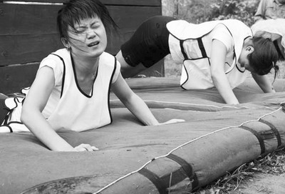 女硕士频请病假遭辞退高智商低体能现象引担忧