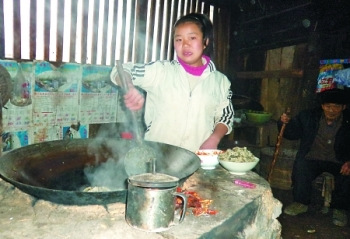 15岁少女辍学种地养家祖孙三代均无血缘关系(图)