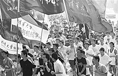 清华师生力挺长跑称体育造就完整人格