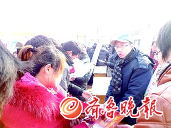地方招聘会凸显当前用工市场急需专业技术工人