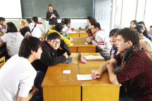 挪威学生体验中国教育称中国学生学习太紧张