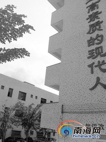 父母离异缺少家庭关爱14岁少女跳楼轻生(图)