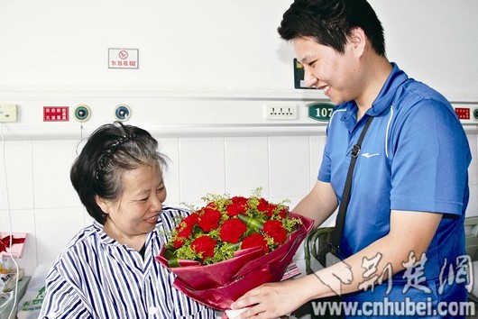 武大准博士弃学救母后续:婉拒薛蛮子10万元捐款