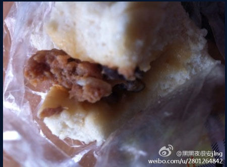 西华大学食堂包子吃出疑似蛆虫此前曾吃出烟头