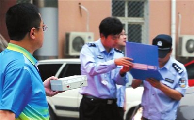 高考试卷押送揭秘:押运车装GPS途中警方保护