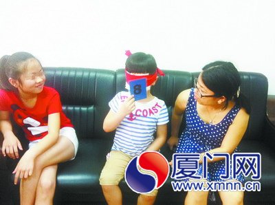 少儿培训打“全脑开发”牌蒙眼识字引质疑(图)
