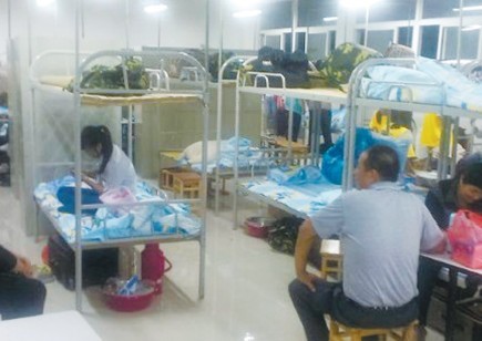 ����һ��У���Ҹ�����һ��ס70��У�������һ��