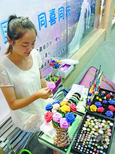 Ůѧҵϡڵ̯˸׷ԣͼ