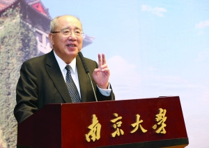 吴伯雄南大演讲收学妹明信片称回去要向太太吹嘘