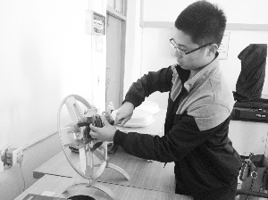 长春大学师生发明汽车自救绞盘获国家专利