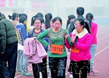 山东师大在雾霾天气开运动会学生赛后咳嗽不止