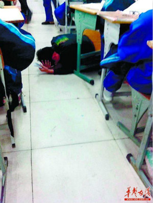 老师一身酒味“体罚”学生家长展示现场照片(图)