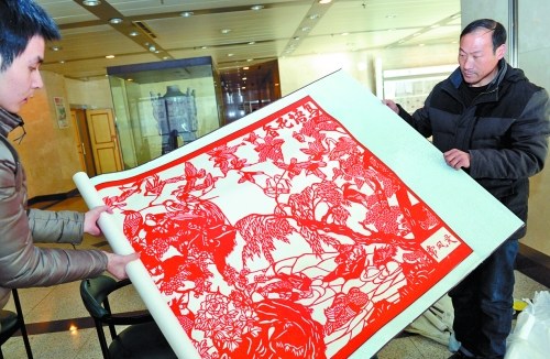 农民为救儿子做裸模卖掉房子手术费仍缺8万余