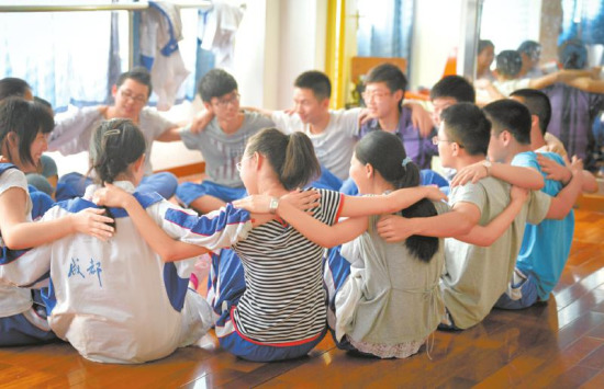 �ɶ�����ѧ������д�����������߸߿�ѹ����ͼ��