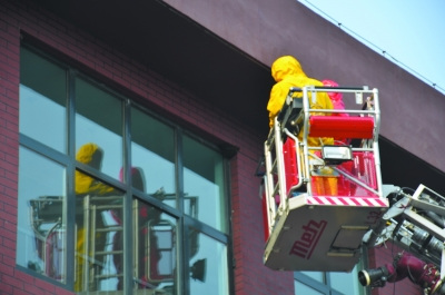 ��ѧУ԰����40�������������Ա�û𹥽���˵�