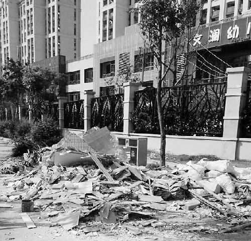 ����һ��·���������ɶ�ѧ��ÿ������������ѧ