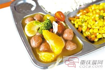 高校食堂出橙子炒肉丸称用新菜把学生引到食堂(图)