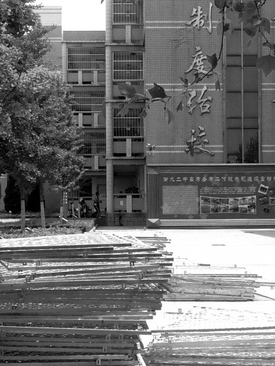 衡水二中学生谈装护栏:还有40多天高考没精力关注