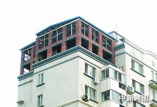 郑州最牛"楼上楼"结束僵持 或将协商拆除