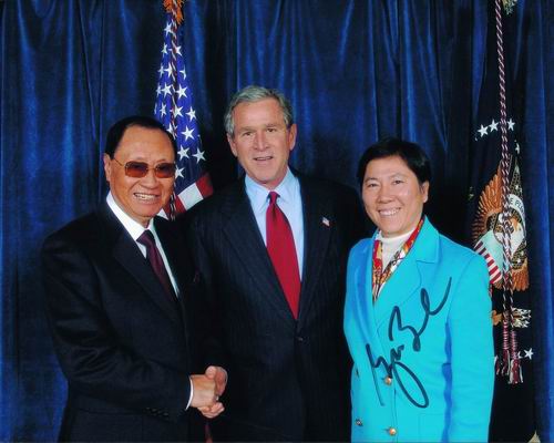 首页 新闻中心 世博会    蒋一成主席1980年邀卡特夫妇在洛杉矶会议