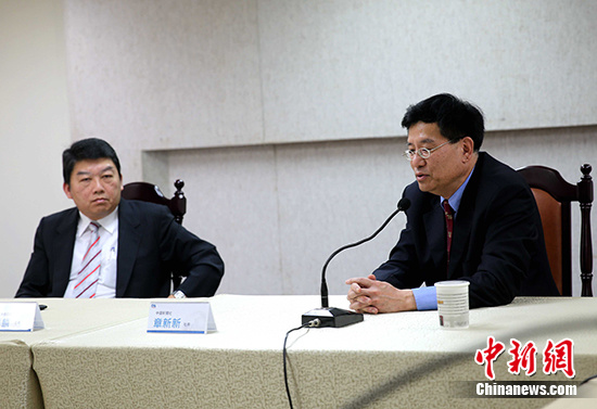 章新新(右)与中央通讯社社长樊祥麟(左)交流。 <a target='_blank' href='http://www.chinanews.com/'>中新社</a>记者 黄少华 摄 章新新(右)与中央通讯社社长樊祥麟(左)交流。 <a target='_blank' href='http://www.chinanews.com/'>中新社</a>记者 黄少华 摄