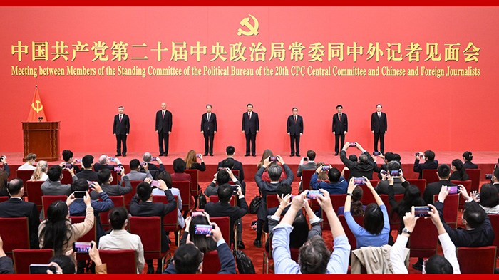 习近平等二十届中共中央政治局常委同中外记者见面