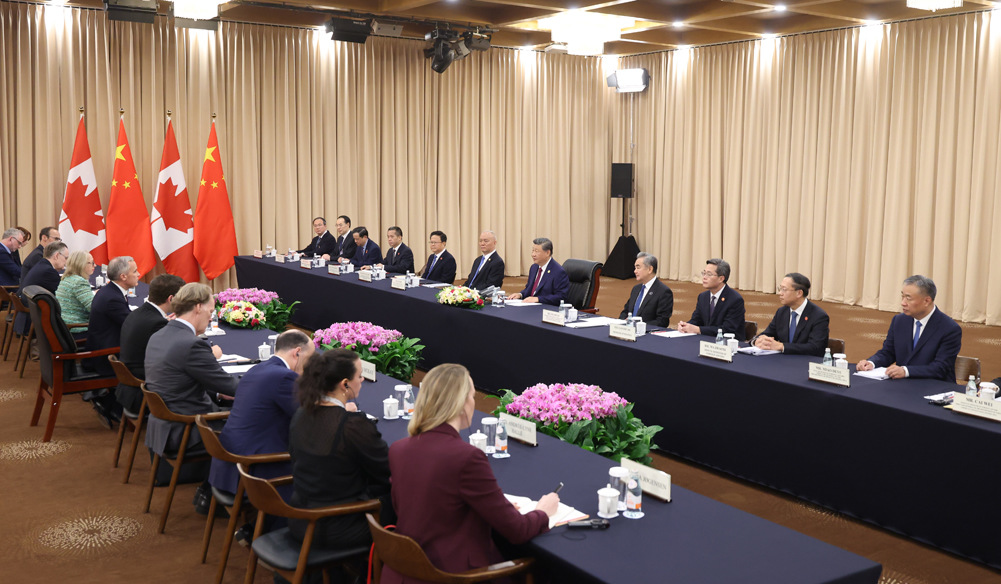 习近平会见加拿大总理卡尼