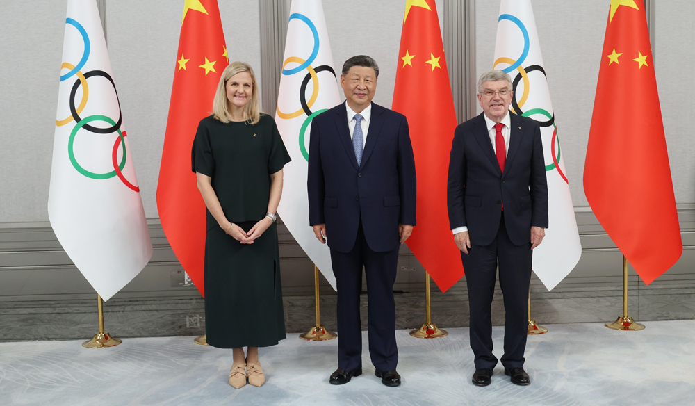 习近平会见国际奥委会主席考文垂和终身名誉主席巴赫