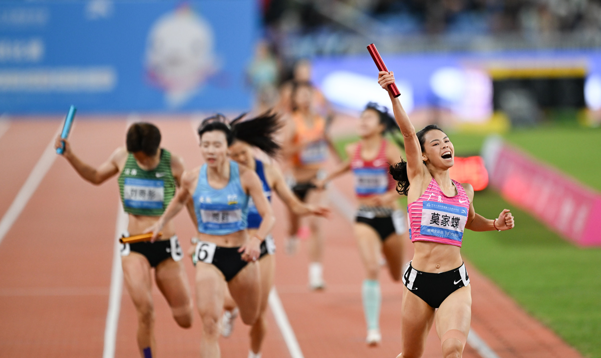 全运会田径女子4x400米接力决赛 广东队夺冠